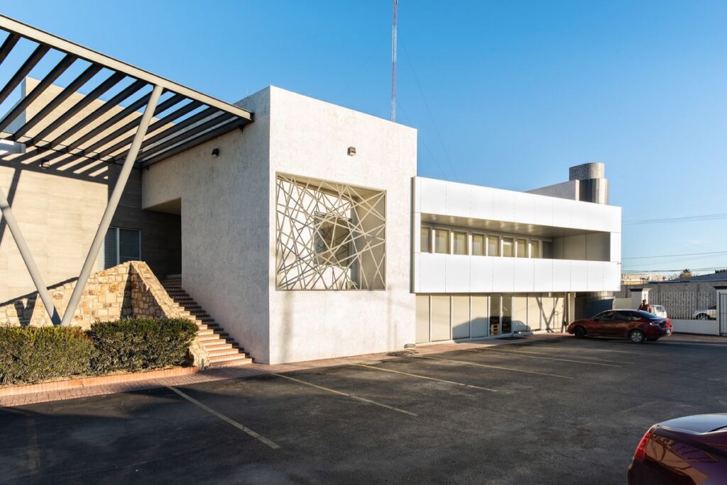 Front view of the Edificio ABC.